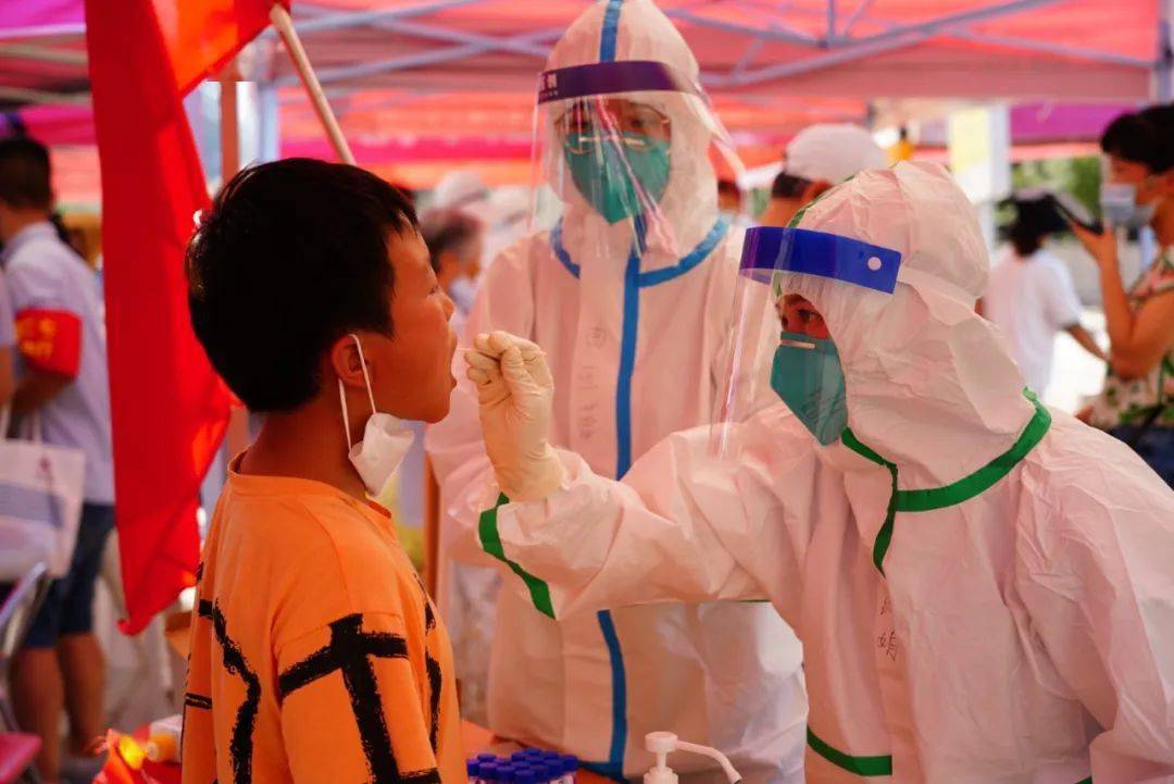 郑州全员核酸检测工作正在进行中,提醒市民留意所在小区楼院通知_采样