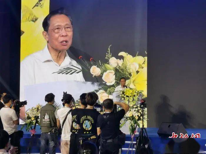 原因|深夜突发！郑州最新通报：新增11+16！主要发生在医院内部！南京禄口机场失守原因：发现病例后2天仍照常上下班！