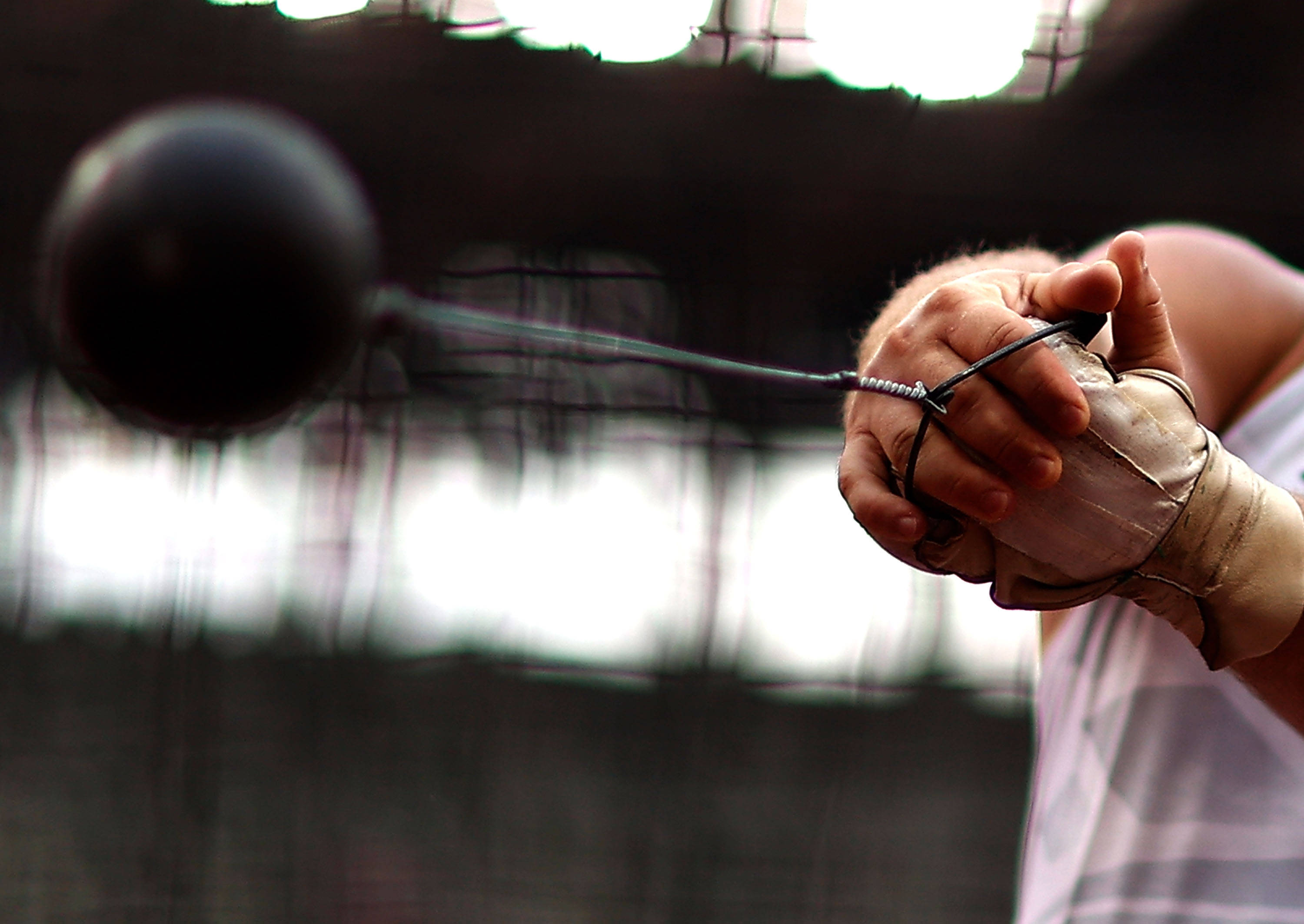 8月2日,波兰选手帕维尔在男子链球资格赛中.