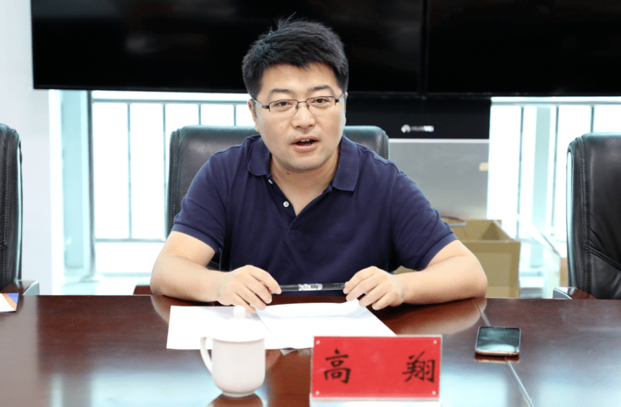 高翔表示:潞邑街道要充分发挥组织优势,加强对大学生的联系服务,切实