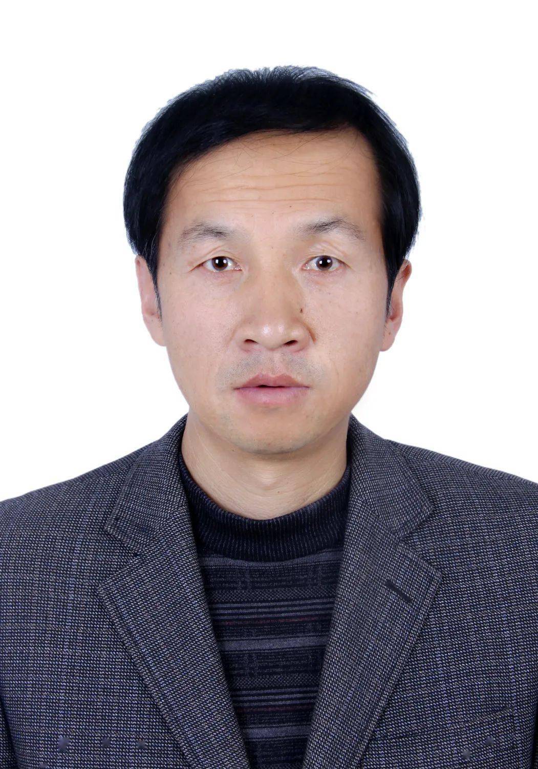 杨佰智,中共党员,固原二中正高级地理教师,自治区级中学骨干教师,教育