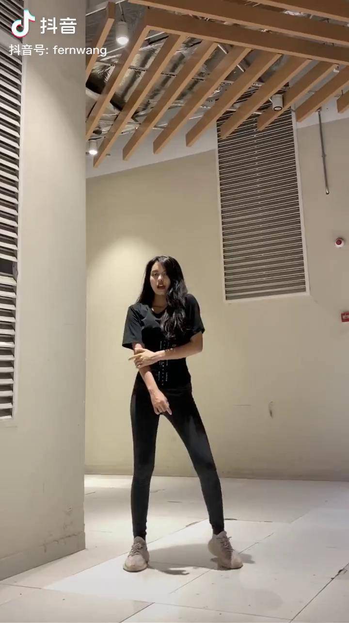 帅酷雨中一只黑美人金大铭编舞howyoulikethat