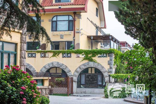 夏夜古堡"好戏开演" 江苏路街道焕发老城区新活力