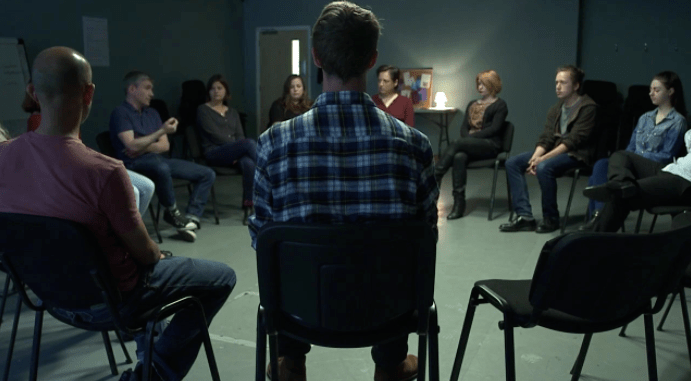 美国的「互助会」文化常见于戒毒,戒酒困难的人群中