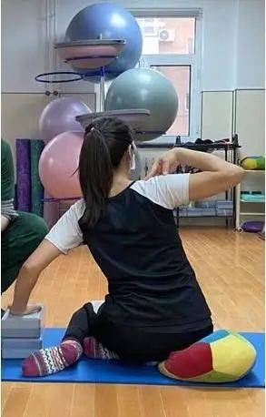 角度|简单辨别脊柱侧弯，避免孩子走“弯”路！