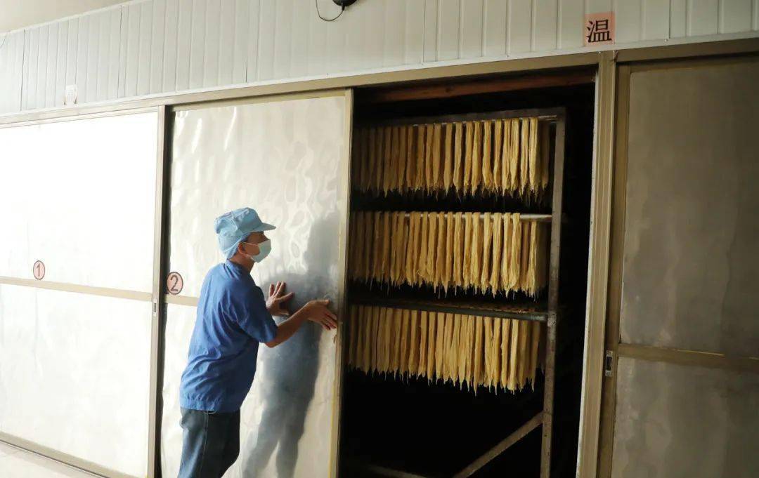 揭秘桂平非遗社坡腐竹制作工艺驰援河南救灾代表物资之一