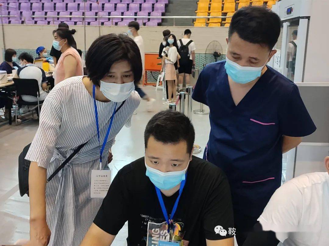 【为民办实事】市疾控中心对鞍钢体育馆新冠病毒疫苗接种点首日开展