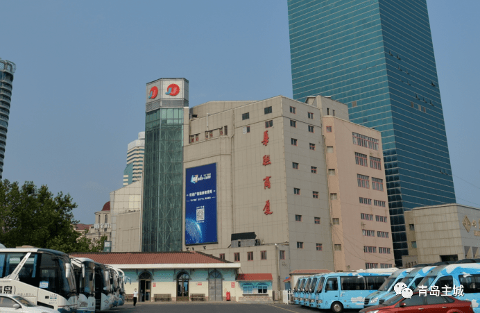 陪伴青岛人30年的华联商厦,今天开拆!