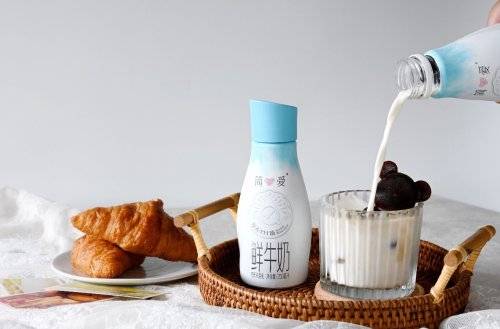 简爱鲜牛奶试销,该公司充分看好低温鲜奶市场的长远发展前景.