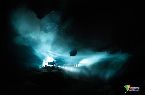Martin|摄影师拍摄墨西哥水下洞穴大片 景色奇幻仿佛外星球探险