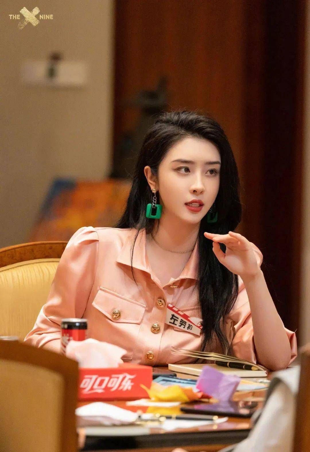 发型|别让大脸拉低你的颜值！get这4个技巧，时髦翻倍还显脸小！
