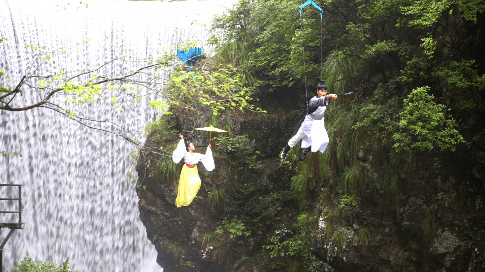 飞天威亚游客体验项目落户于国家4a级风景区池州市石台县醉山野景区