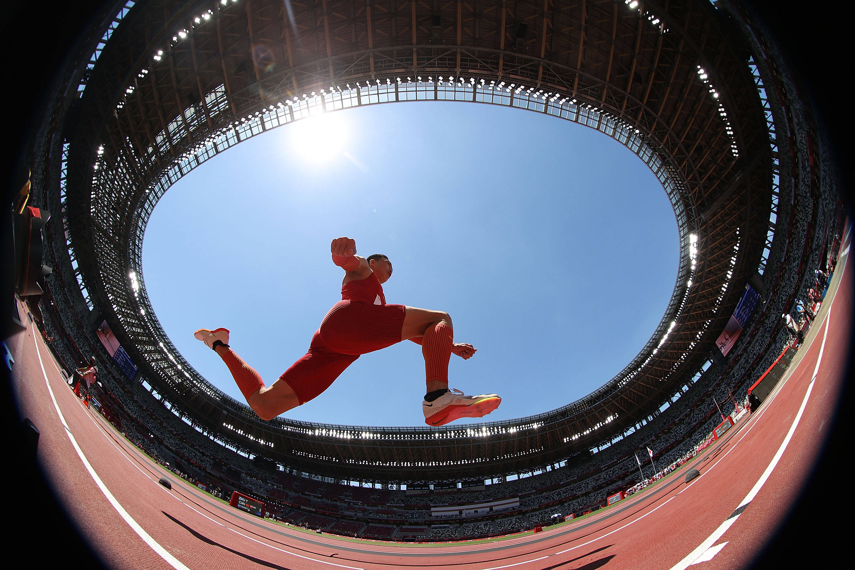 田径——朱亚明获得男子三级跳银牌