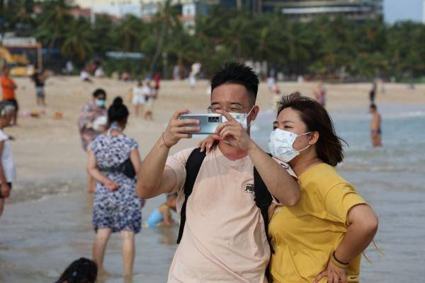 游客|海南三亚：暑期游 疫情防控不放松