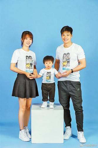 苏炳添全家福.图片来源于林艳芳微博