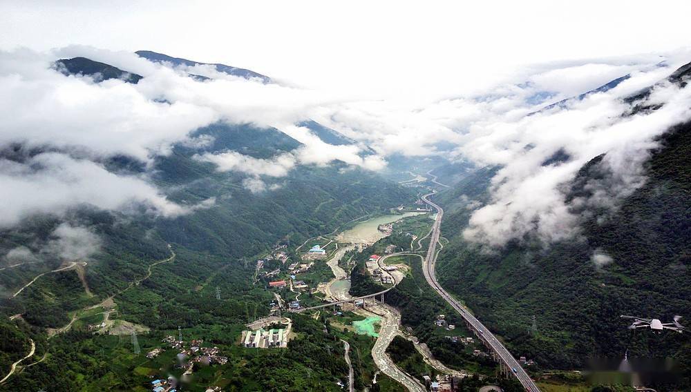 雅西高速雲端上的最美高速公路