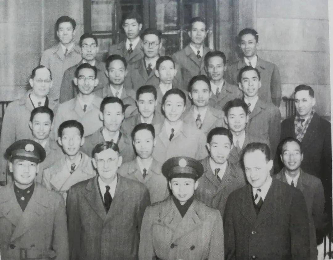 1944年,陆孝彭被派往国外学习.