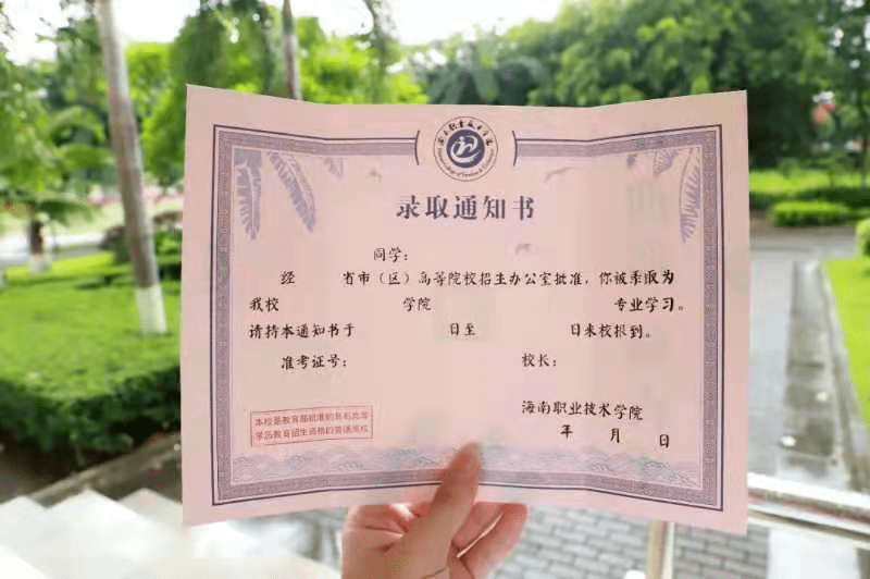 外部立体抽取式立体部分选取为学校图书馆 图书馆作为一所大学文化的