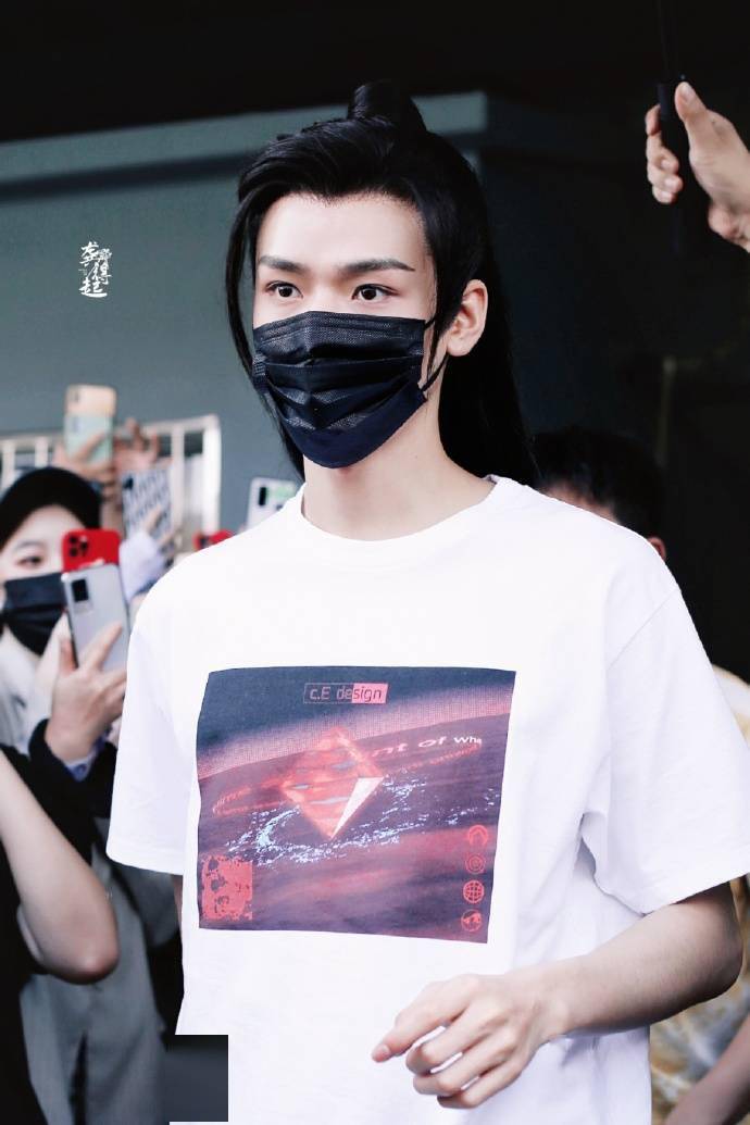 龚俊今日出妆饭拍送上韩烨太子长发造型这不就来了