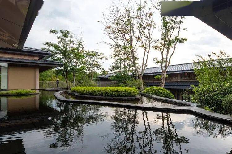 抢购仅￥238住佛山绿地拾野川度假公寓享轻奢简约大床房周边游玩南越