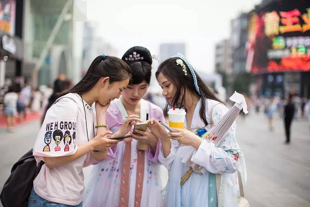 品牌|我收到的最国潮的大礼包：黑芝麻丸子、果冻汽水、美丽水、小油弹