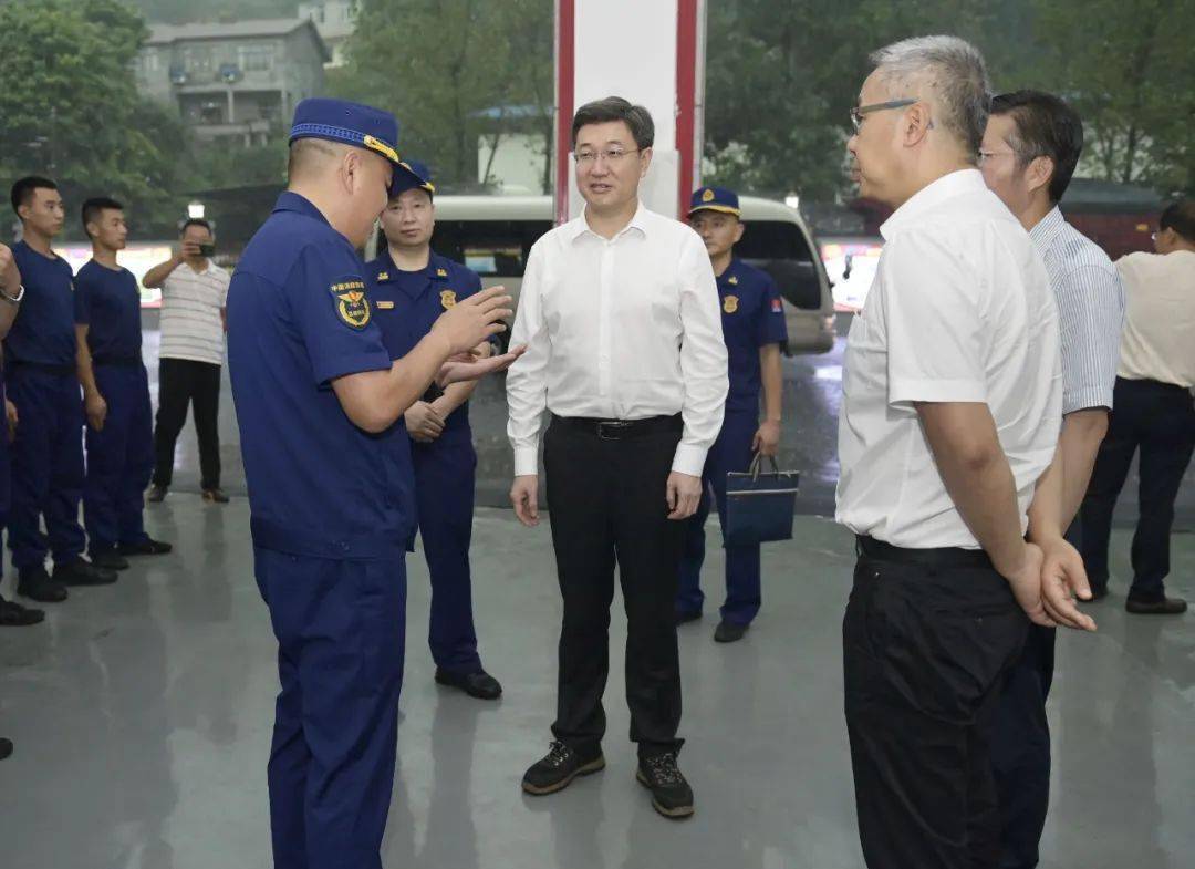 王志杰,种及灵实地检查指导防汛救灾工作