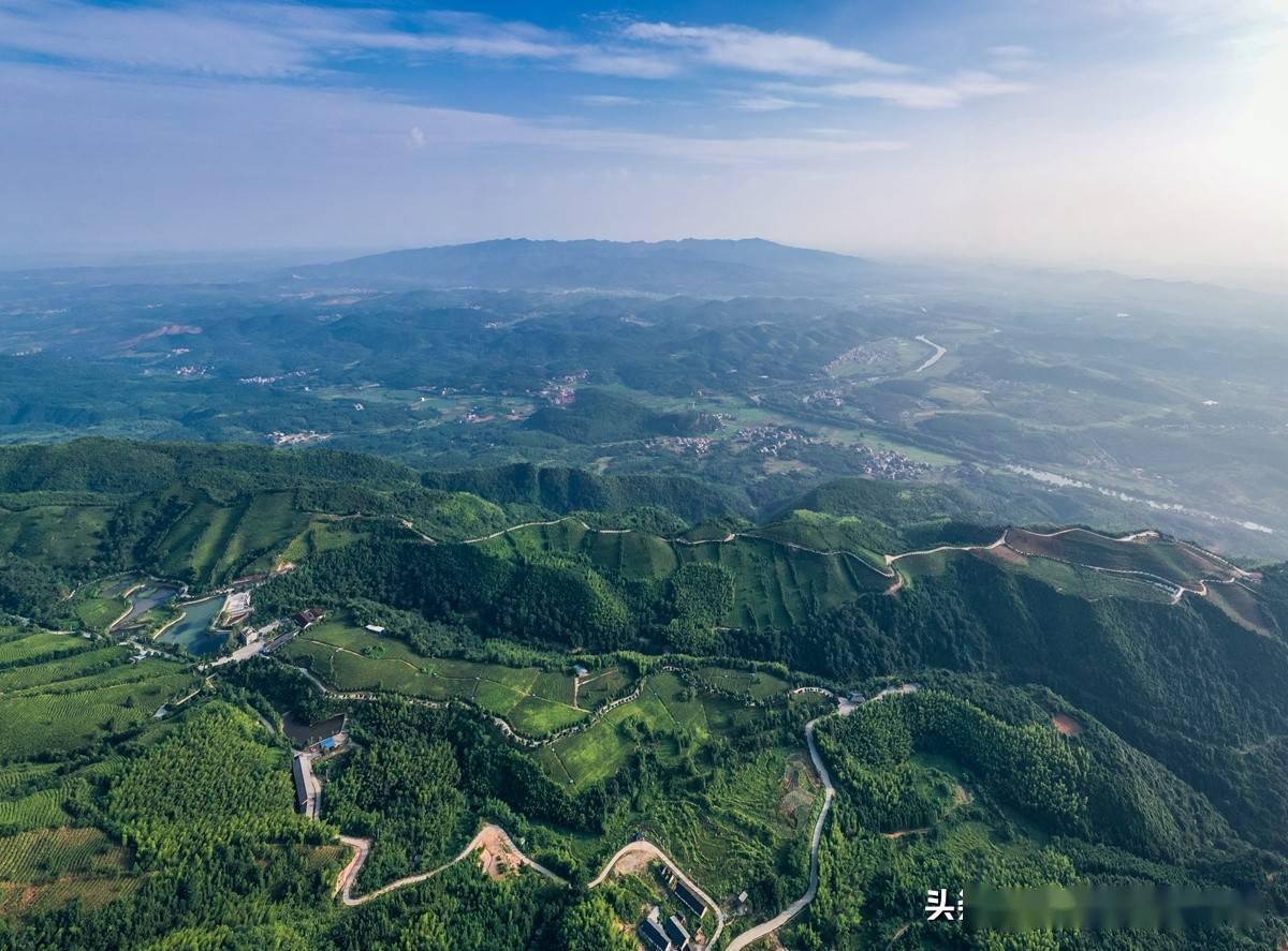 湖南蓝山百叠岭上风光美