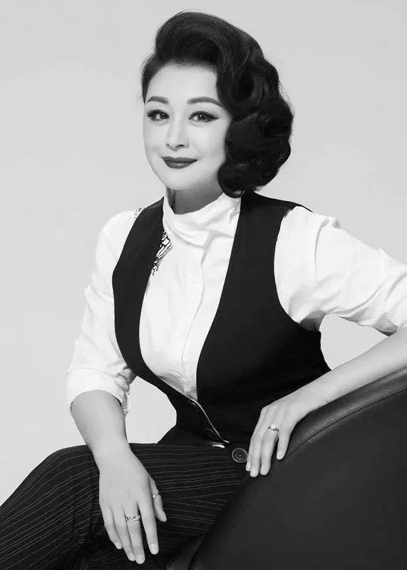 谢大脚的饰演者于月仙因车祸离世