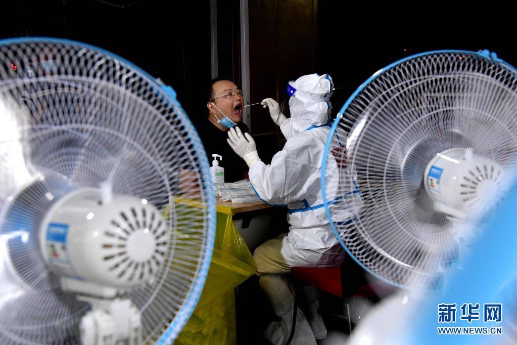 检测|郑州开展第三轮全员核酸检测采样工作