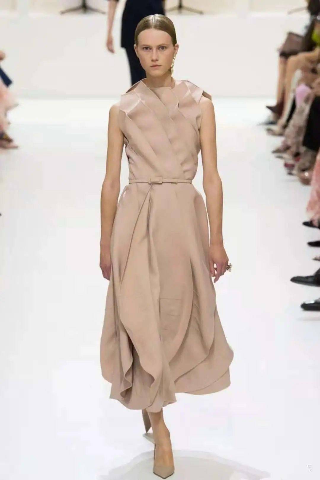 职场|人类“高质量女性”都在穿什么？