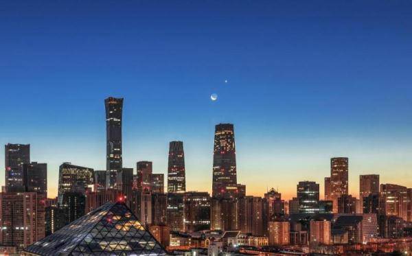 张云霞|11日“金星合月”：看“小月亮”约会“弯弯月”