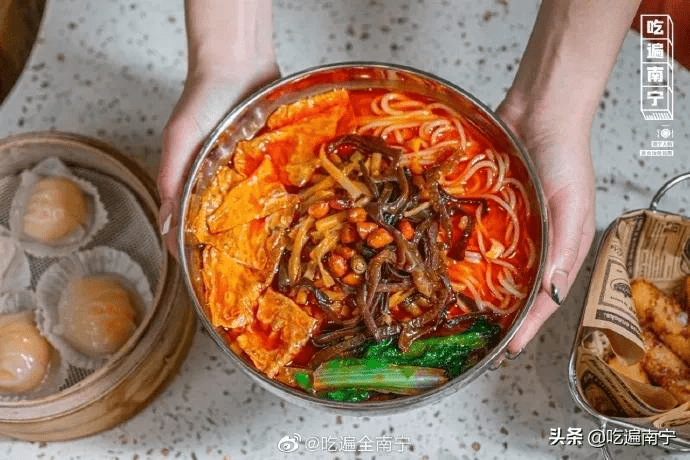 南宁八家新派螺蛳粉,八卦阵,芥末味.吃过吗?_切粉