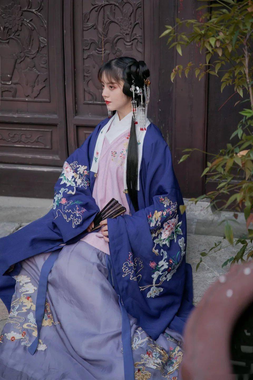 00后汉服女孩火出圈!还原古典名著美人,神韵超到位!