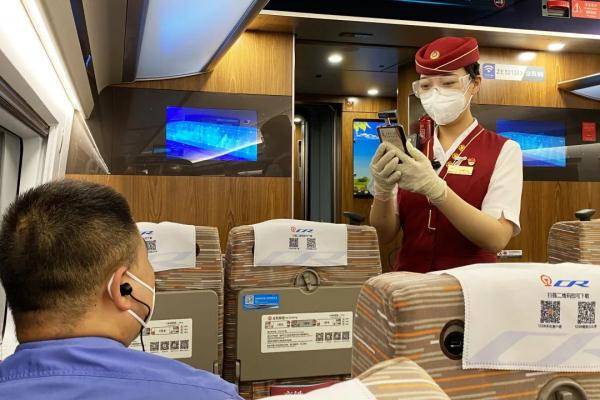 疫情|高铁乘务员为什么“偷拍”乘客？原来是……