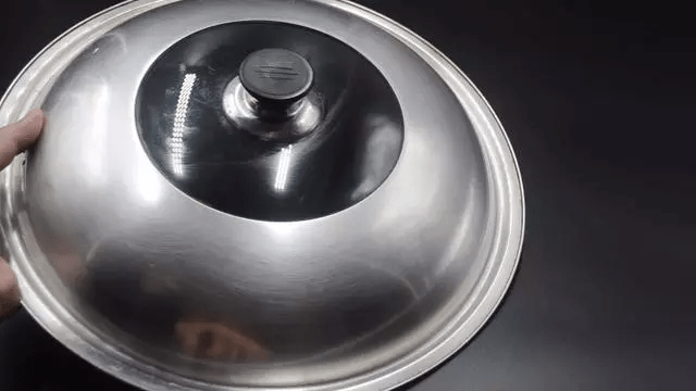 锅盖|用完的牙膏管别扔掉，放在厨房一年能省不少钱，邻居见了纷纷学！