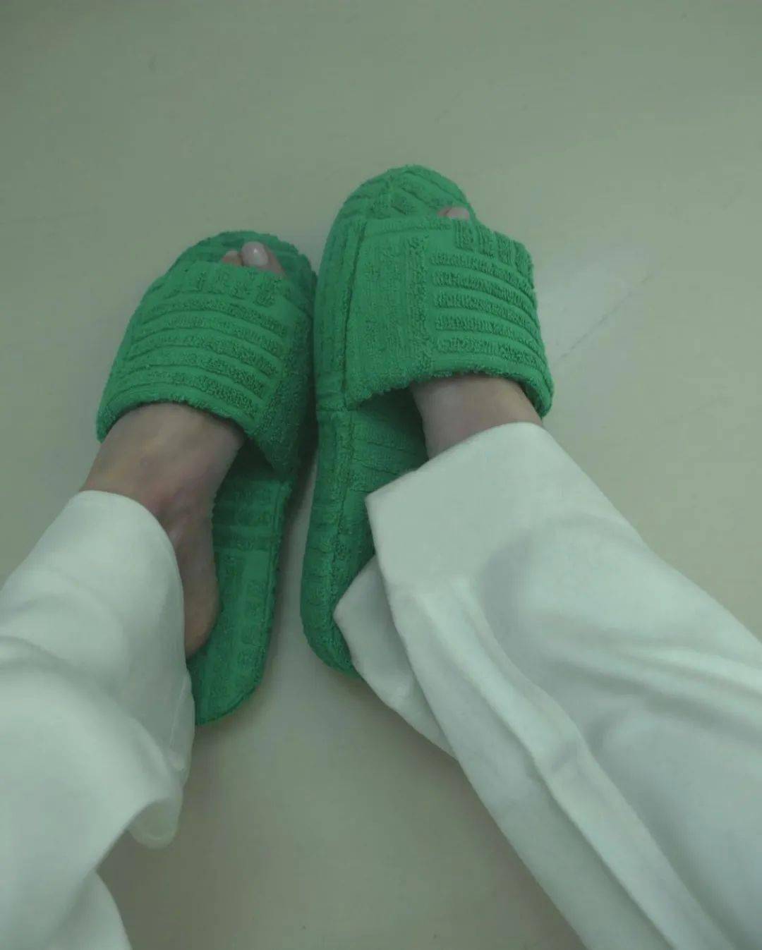 因为|穿拖鞋，爽。一直穿拖鞋，一直爽！