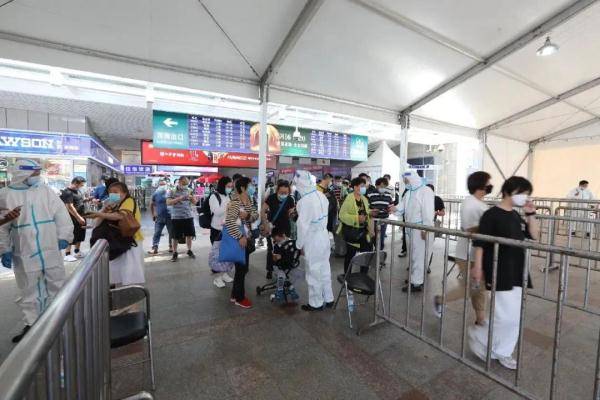 接种|多地启动青少年新冠疫苗接种工作，这三个问题家长要了解！