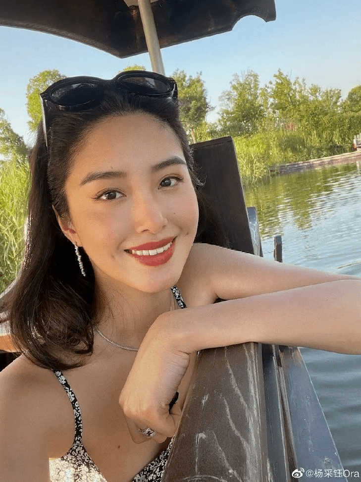 杨采钰|杨采钰，最会穿裙子人设不倒