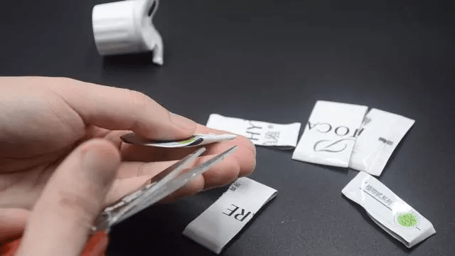 锅盖|用完的牙膏管别扔掉，放在厨房一年能省不少钱，邻居见了纷纷学！