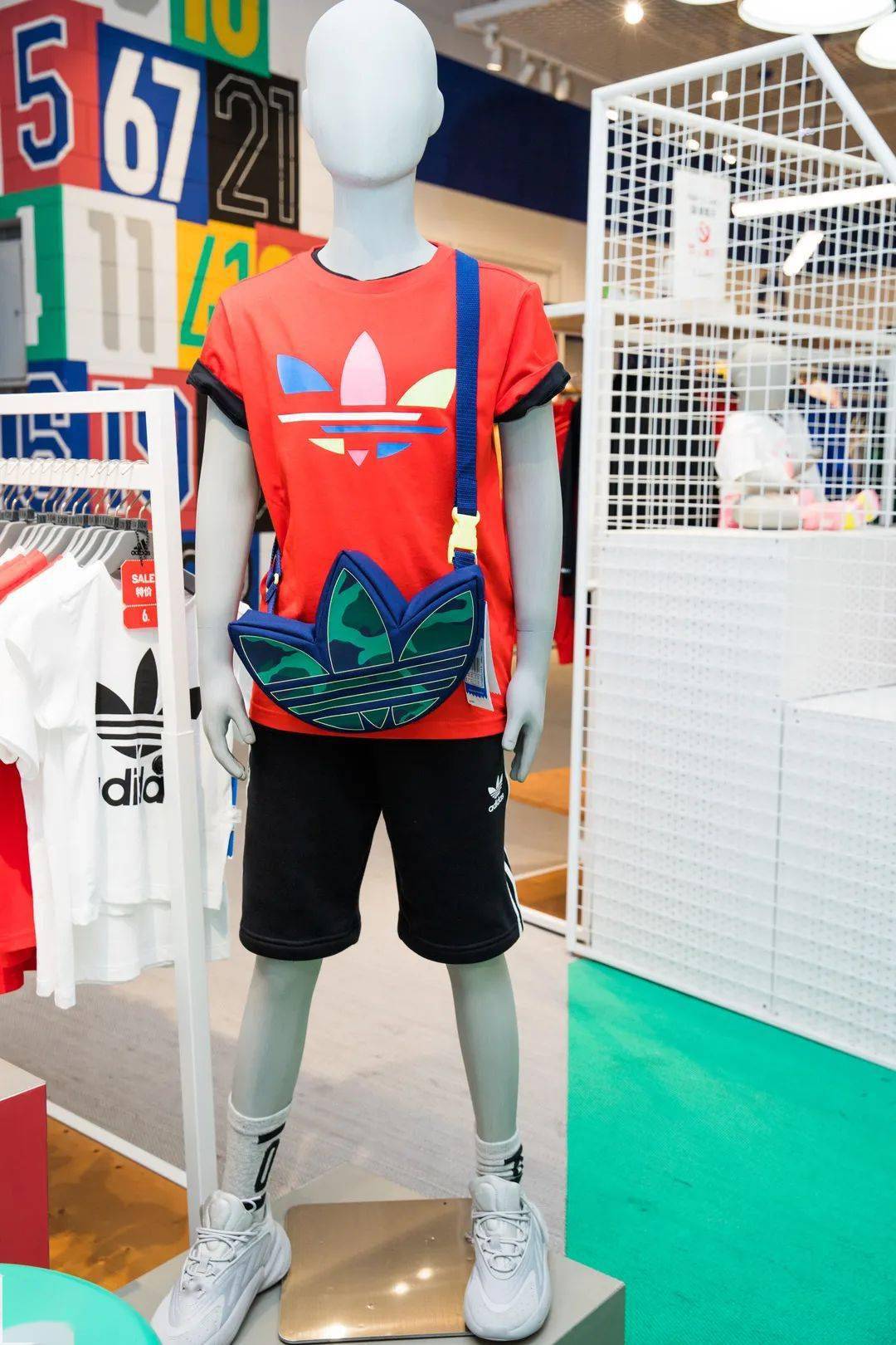 产品|成都人冲冲冲！5折雅诗兰黛，100+购女装！乐天8周年宠粉来啦！