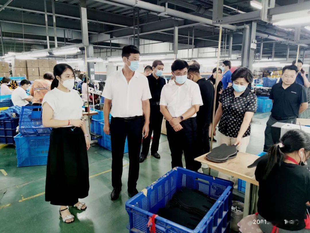 栾风岩来我县调研体育产业发展情况