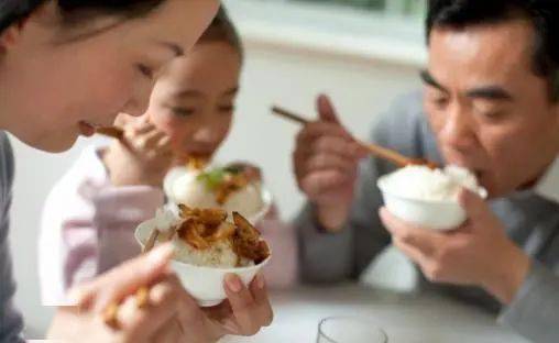 六大|吃饭过快的六大伤害你知道吗？如何降低吃饭速度？