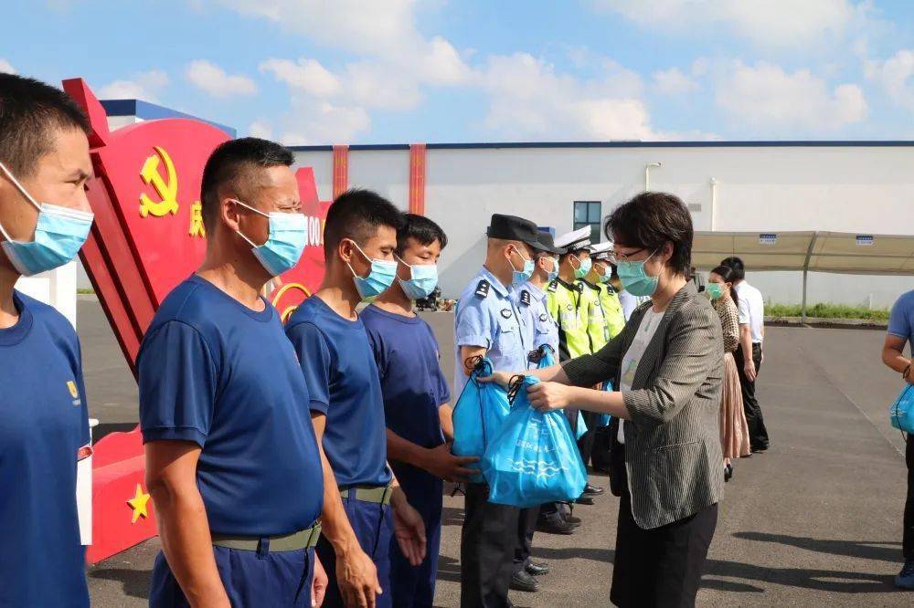 酷暑送清凉平安共守望——平望镇组织人大代表夏日走访慰问一线劳动者