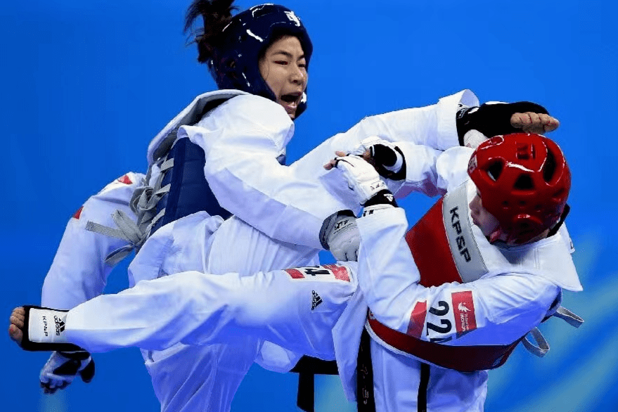 张华:从"世界冠军"到"体育老师"_跆拳道