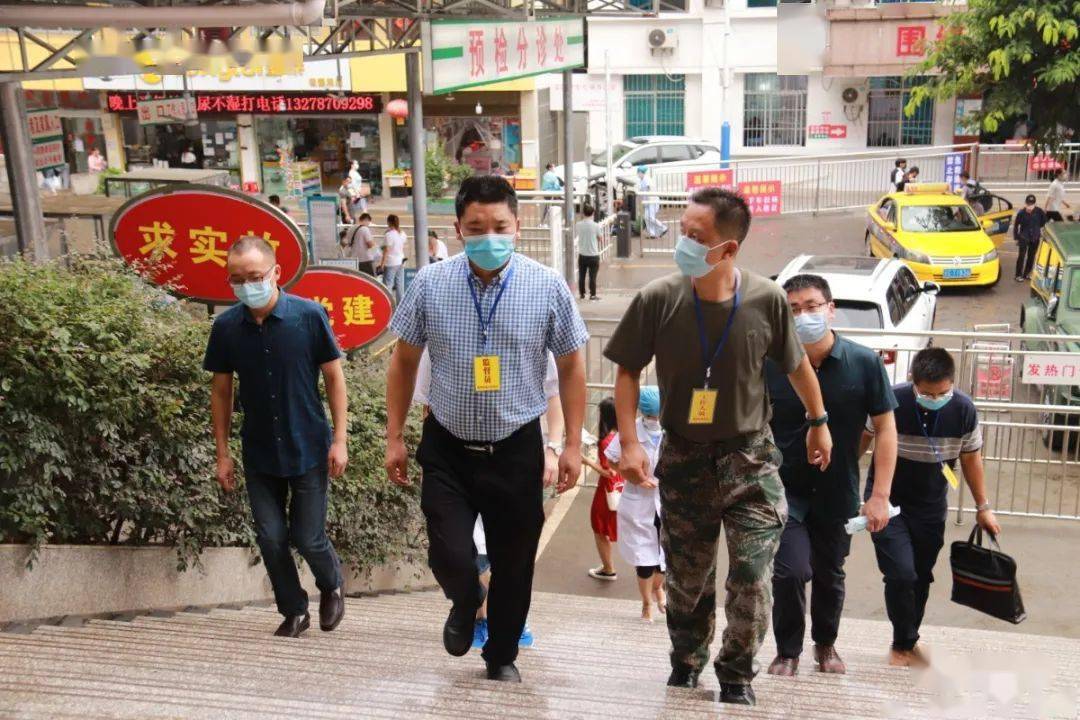 宋廷柱到盐津县人民医院检查督导征兵体检工作