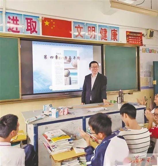 辛勤耕耘 用心浇灌每周五的学生上下学时间,仙游金石中学高中部的物理