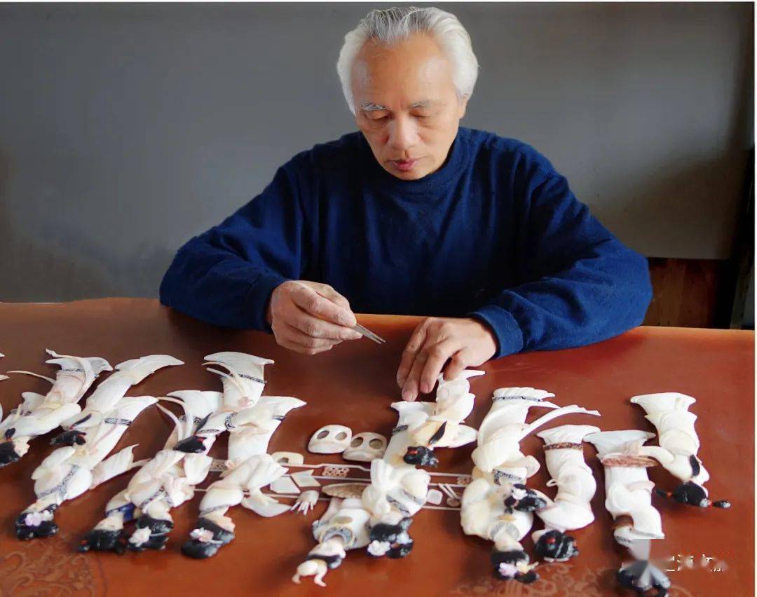 夏雨缀老师是舟山贝雕,螺钿镶嵌两项省级非遗传承项目的代表性传承人.