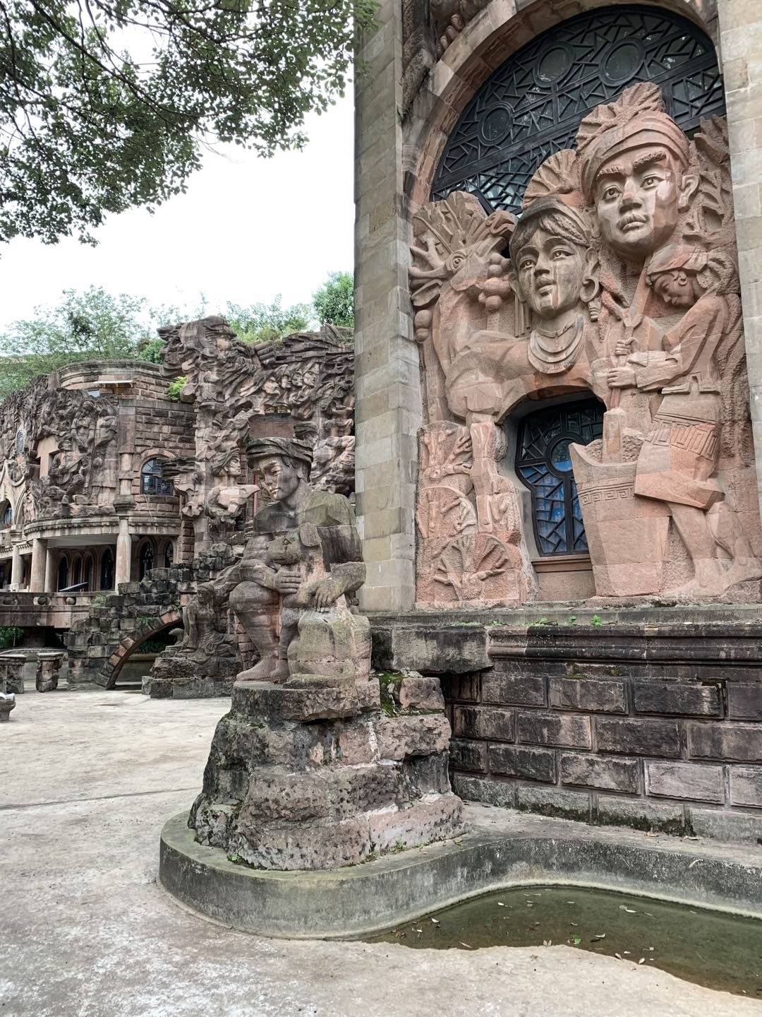 设计|何多苓朱成叶毓山参与设计 德阳这组雕塑杰作原是路基挡土墙