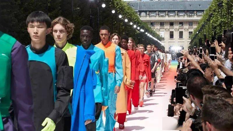 White|侃爷「又爱又恨」的兄弟!公然抢侃爷「饭碗」!如今他已支配潮流圈!
