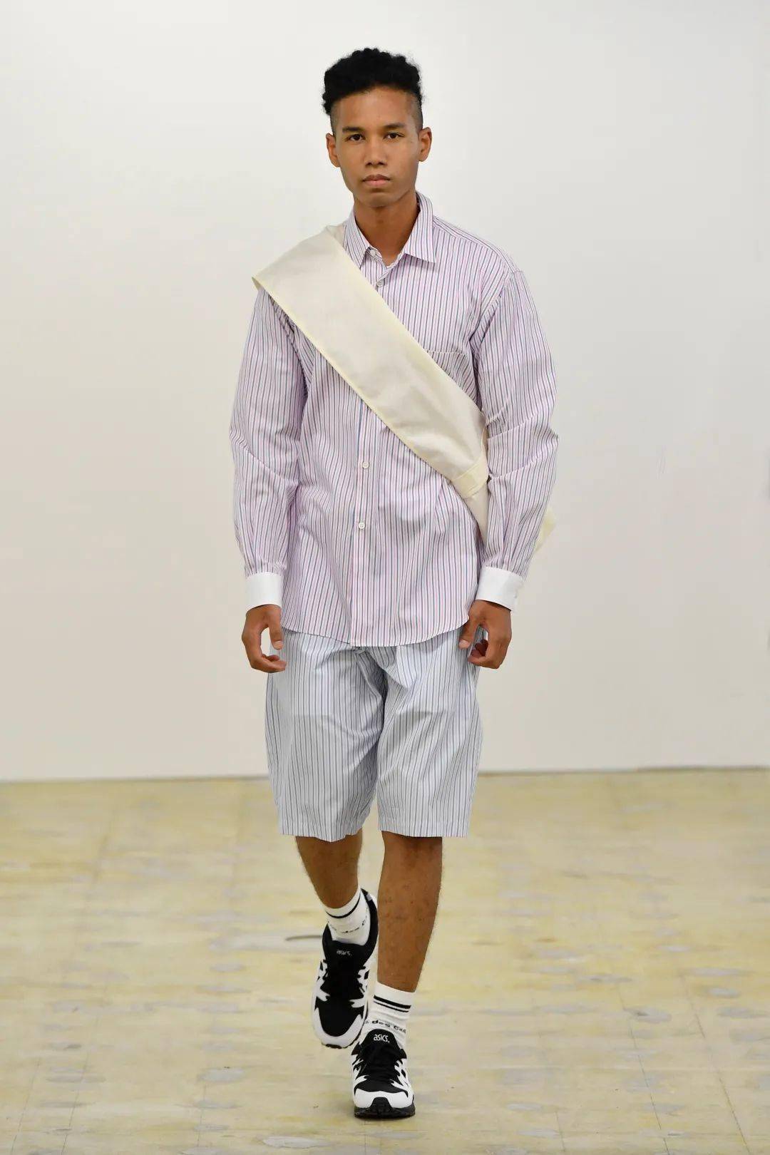 过服装设计|川久保玲：人“狠”话不多！时尚界的破坏者设计的衬衫有何不同？